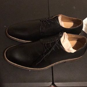 Black dress shoes